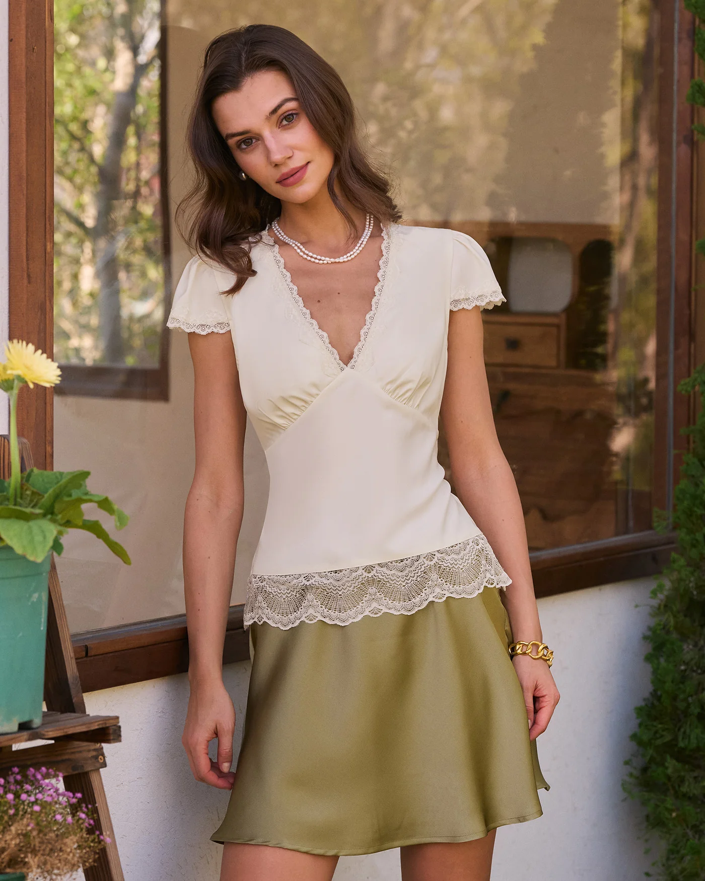 Apricot V Neck Lace Splicing Tee - Image 3
