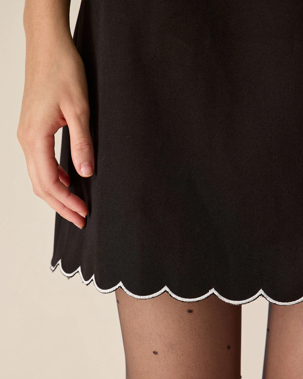 Black Contrasting Sleeveless Mini Dress - Image 2