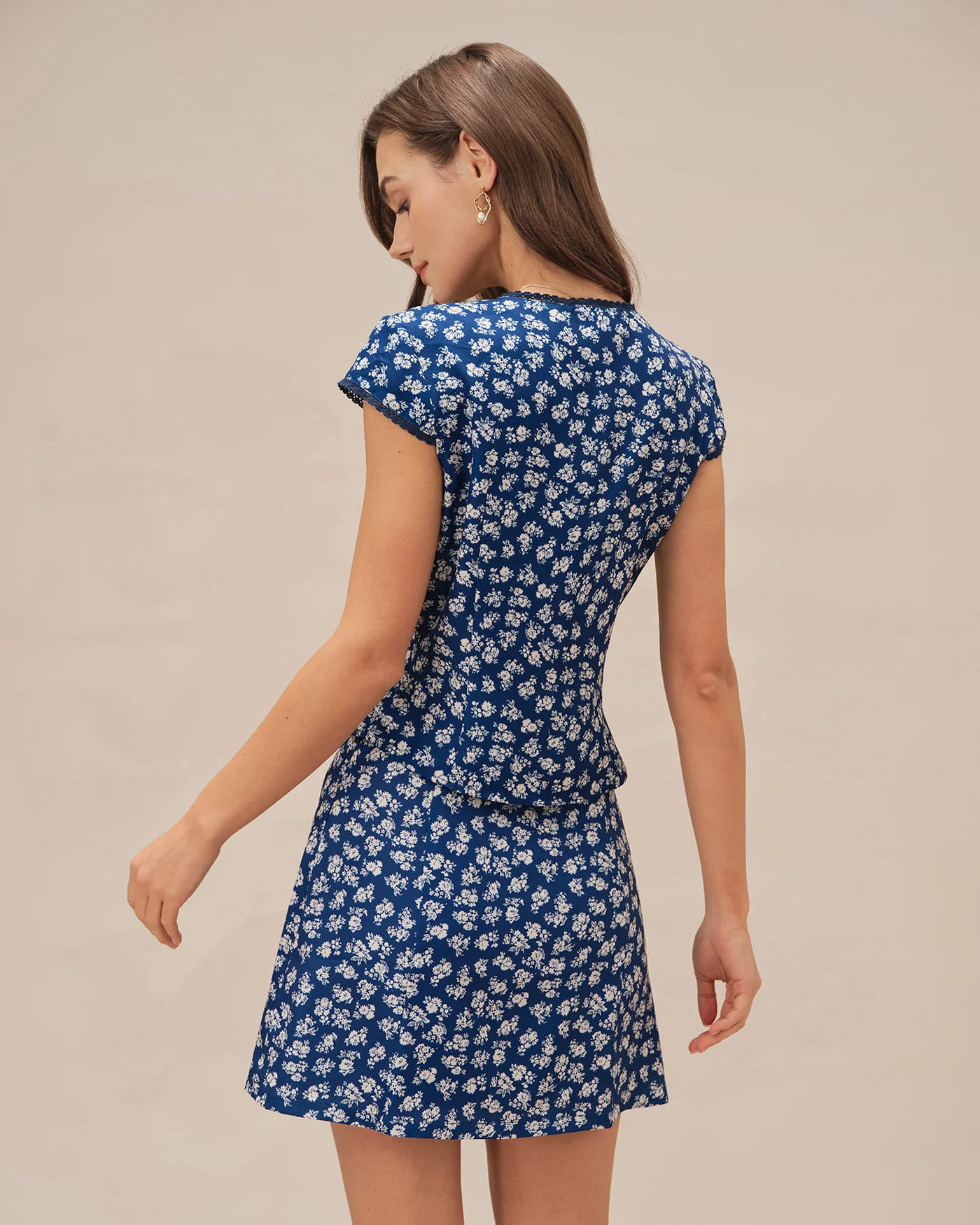 Blue Floral Cap Sleeve Button Blouse - Image 5
