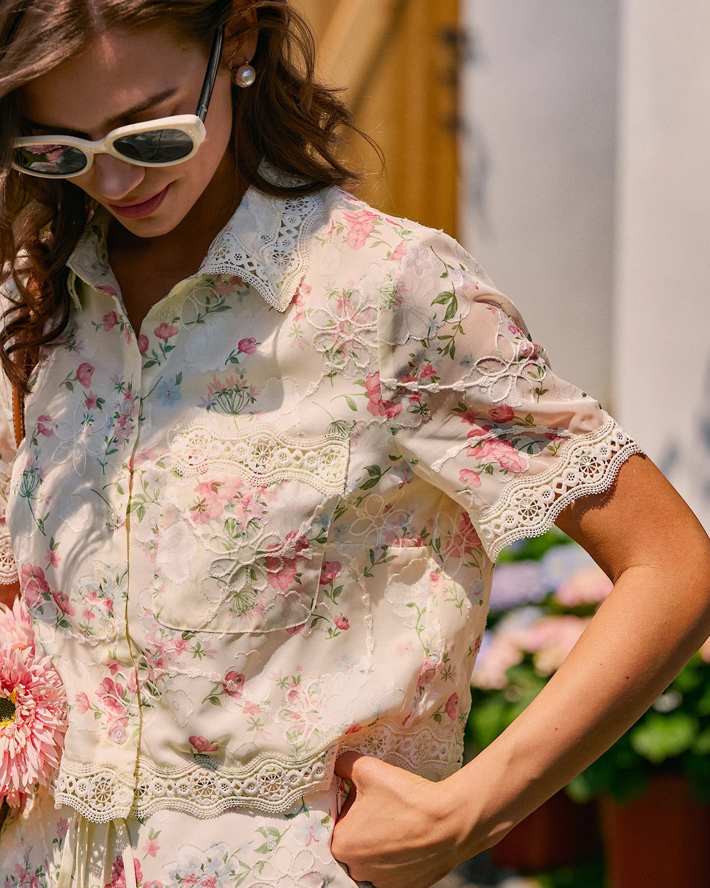 Floral Collar Lace Pockets Blouse - Image 2