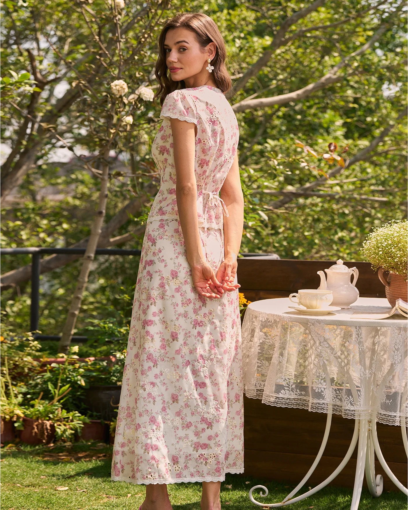 Pink Floral Embroidery Midi Skirt - Image 5