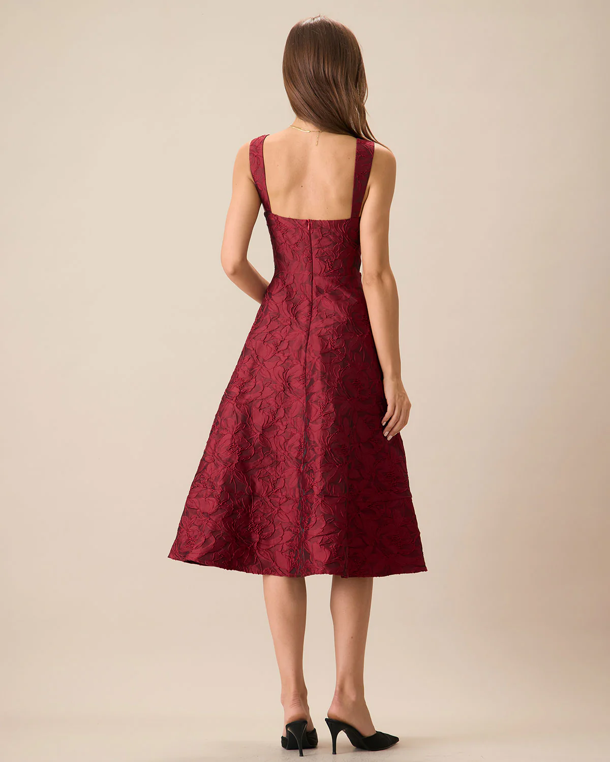 The Red Sweetheart Neck Jacquard Midi Dress - Image 5