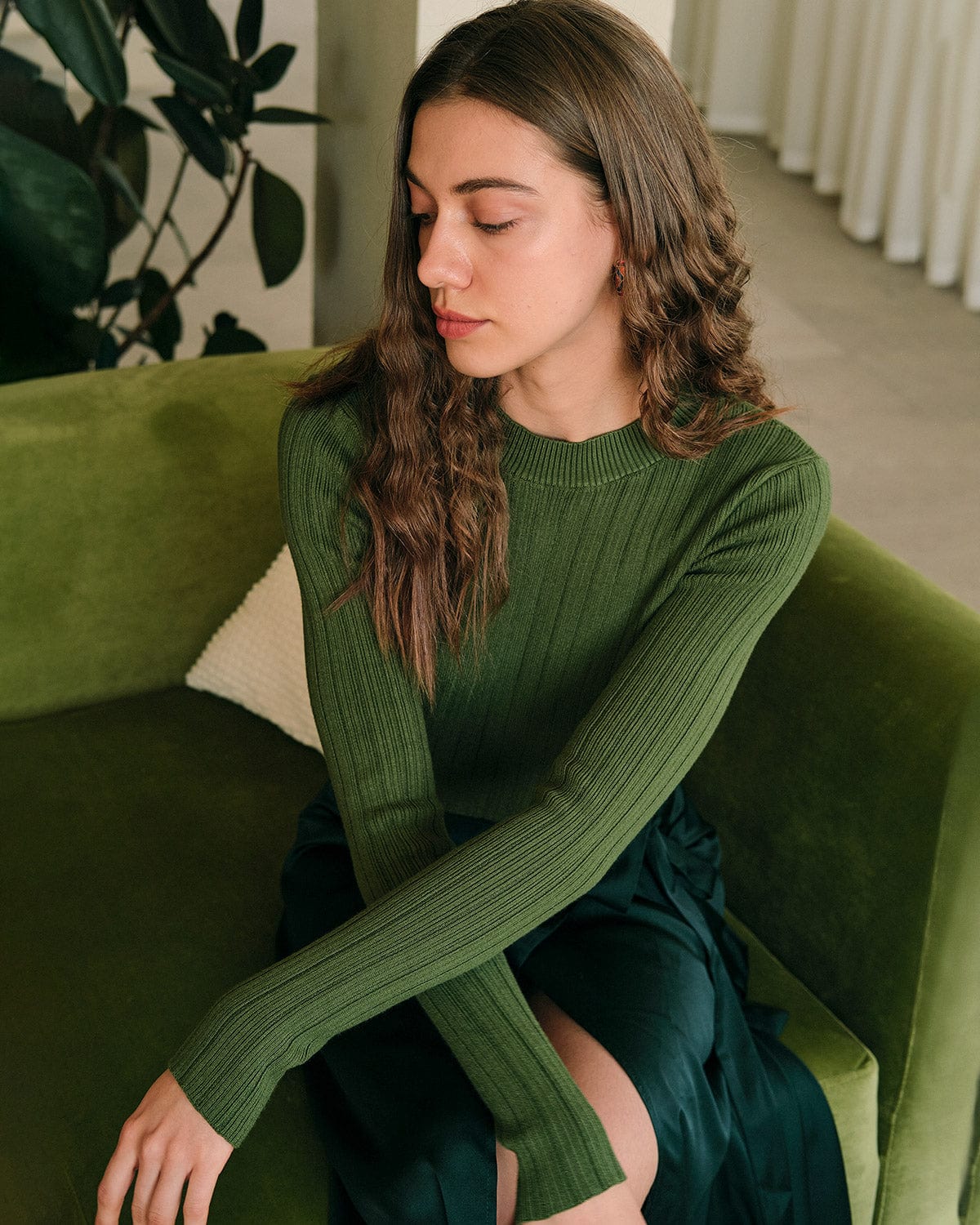 The Round Neck Ribbed Knit Sweater - Image 3