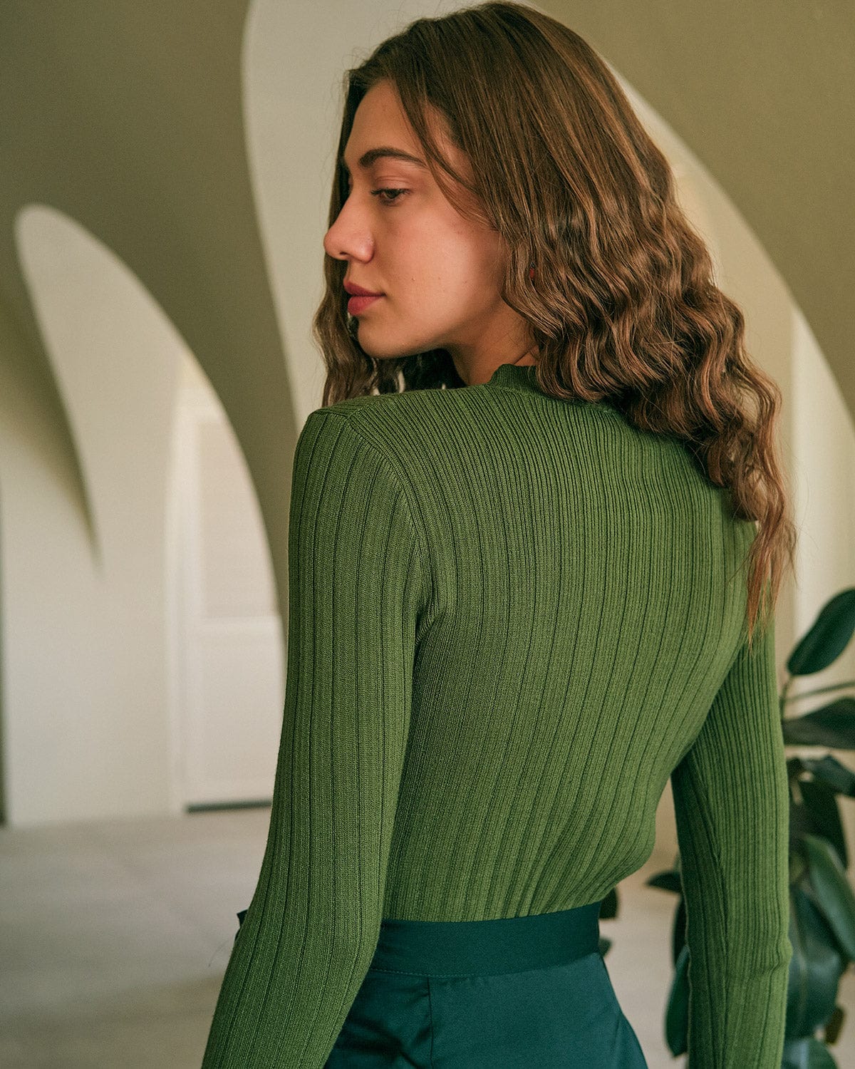 The Round Neck Ribbed Knit Sweater - Image 5