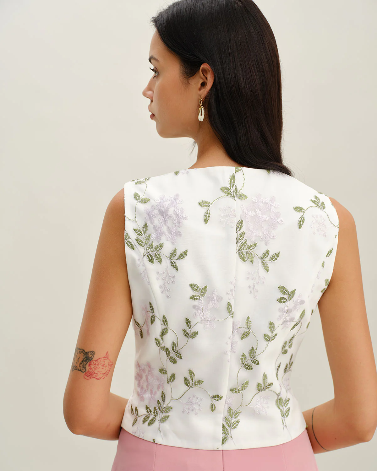 White Embroidery V Neck Button Vest - Image 3