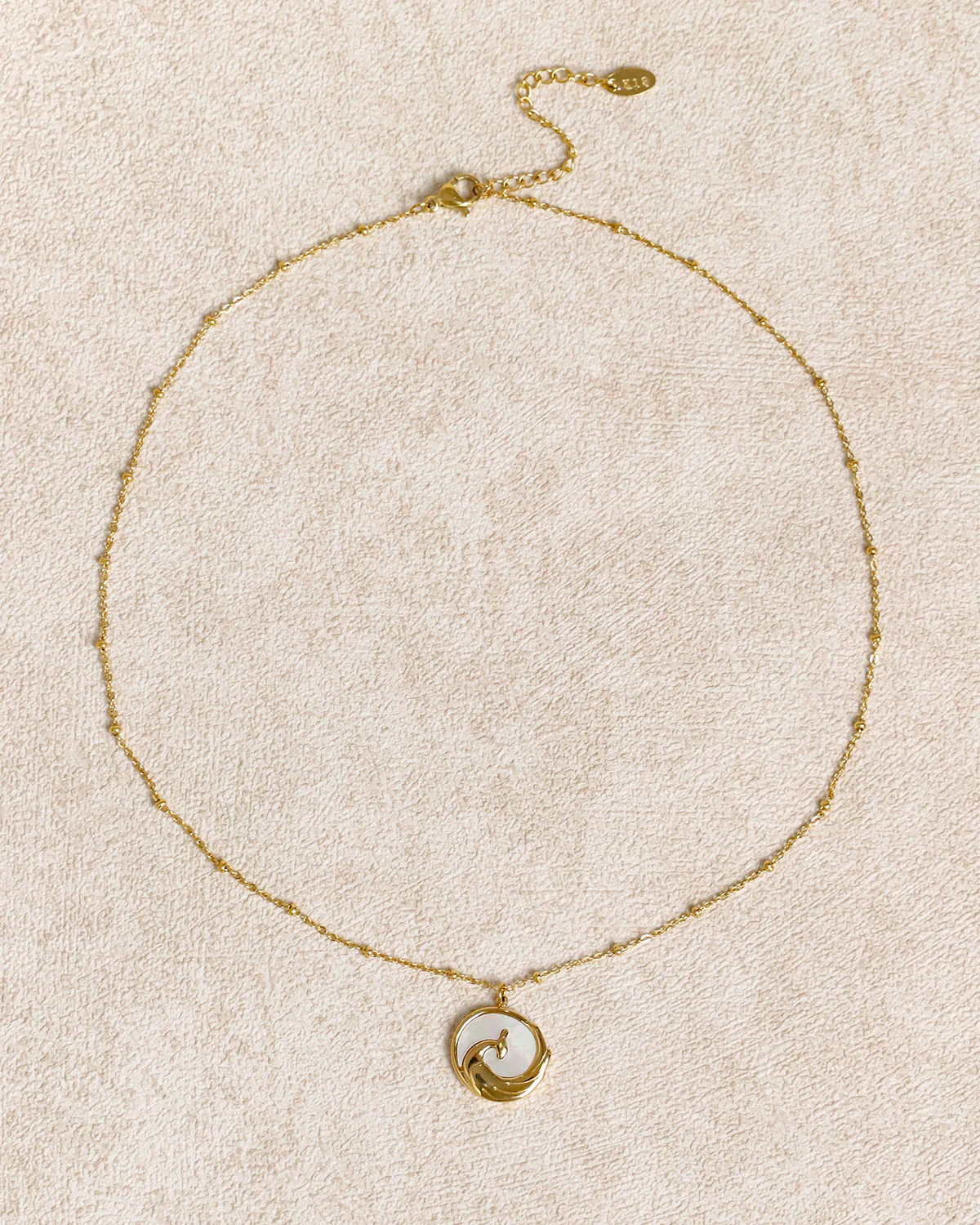 White Seashell Pendant Necklace - Image 3